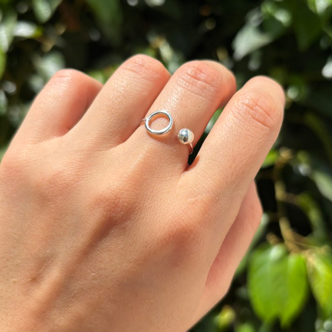 Anillo círculo bolita