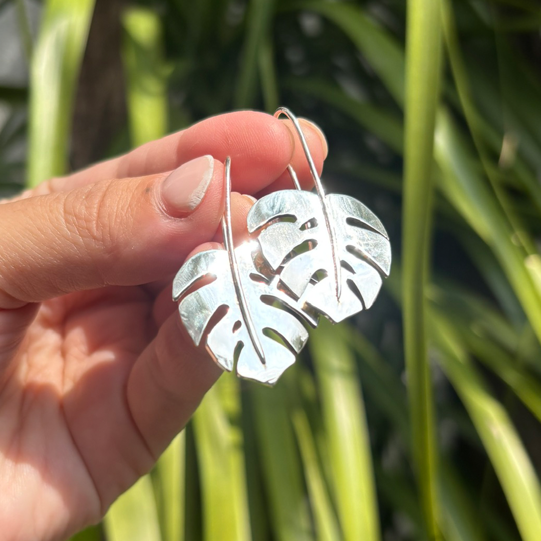 Aretes colgantes monstera