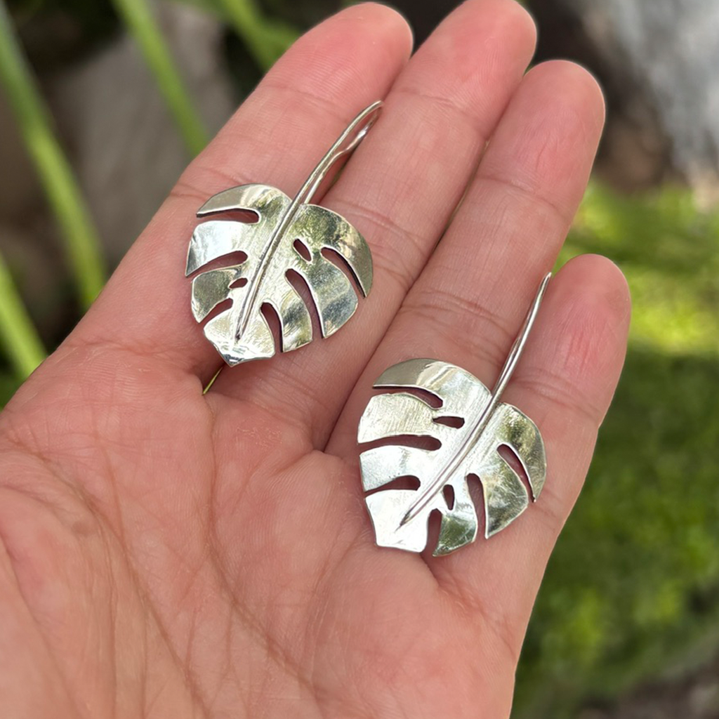 Aretes colgantes monstera
