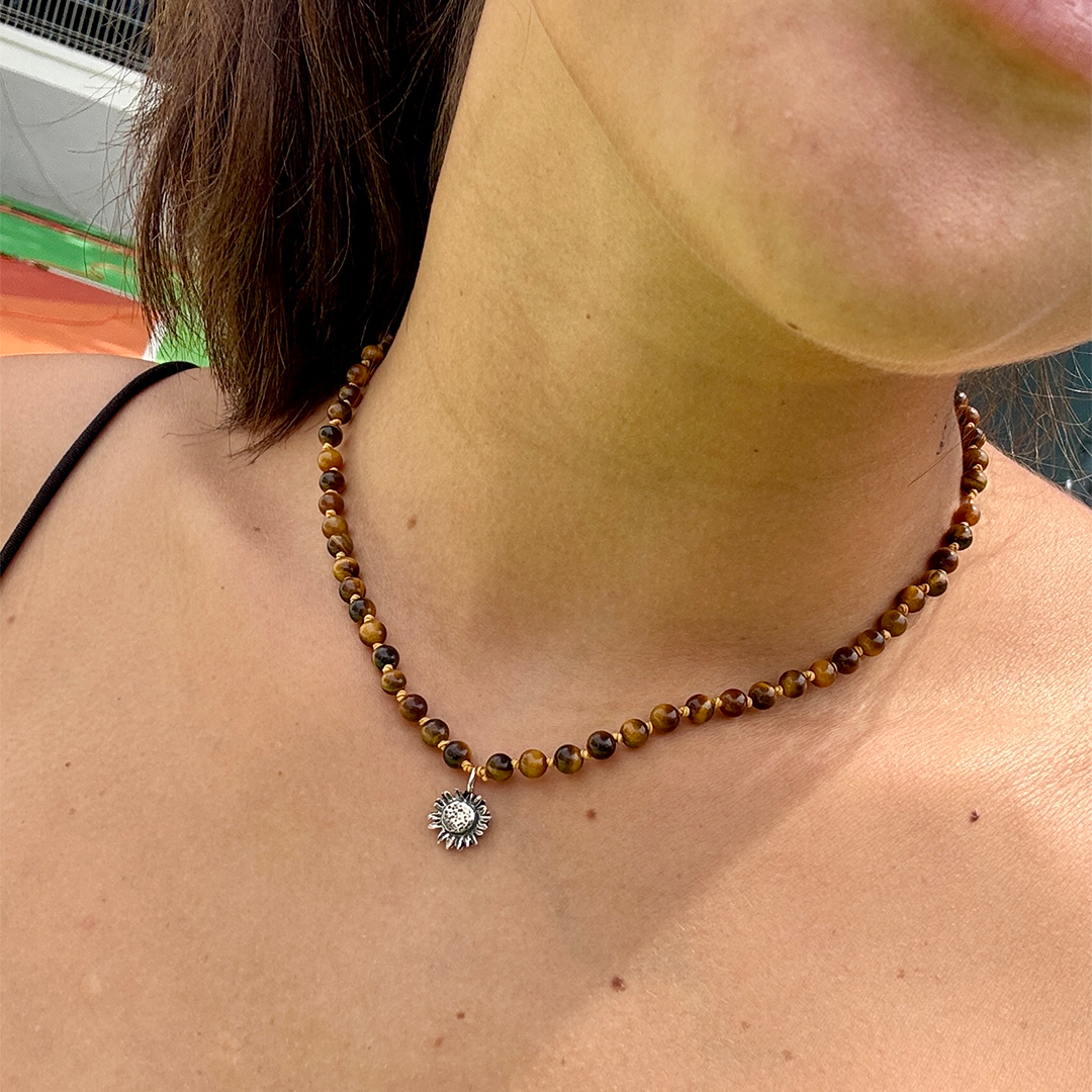 Collar girasol con ojo de tigre